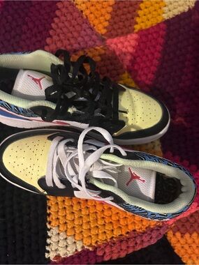 Jordan Kids Low-Top Sneakers in Yellow, Black & Blue Accents